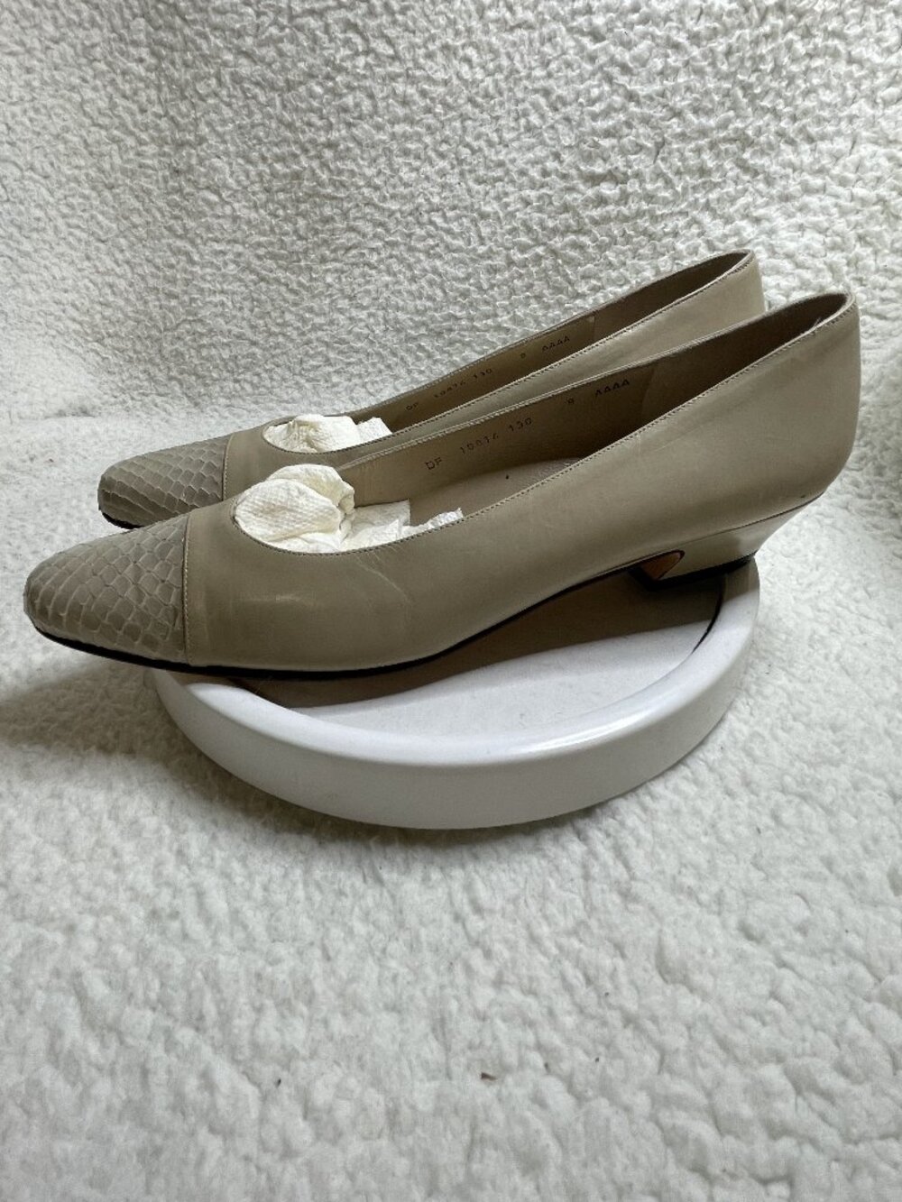 Salvatore Ferragamo Shoes Size 8 AAAA Extra Narrow Tan Heels Italy 1.5 Inch Heel